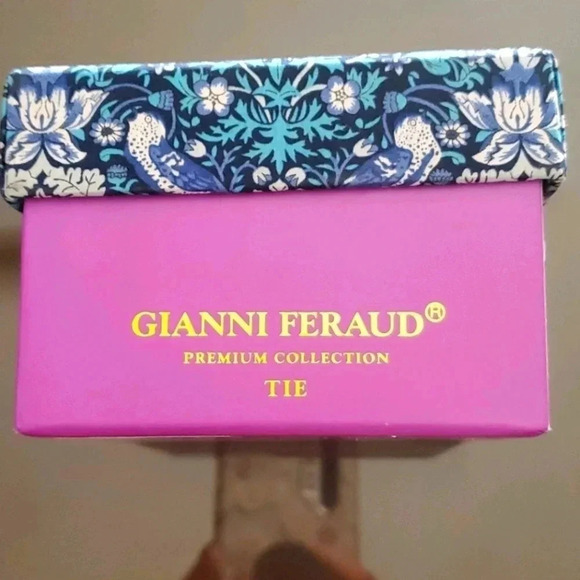 GIANNI FERAUD PREMIUM COLLECTION TIE - Picture 1 of 4